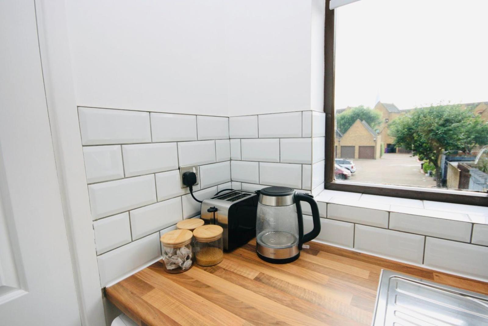 Studio Apartment Londra Esterno foto