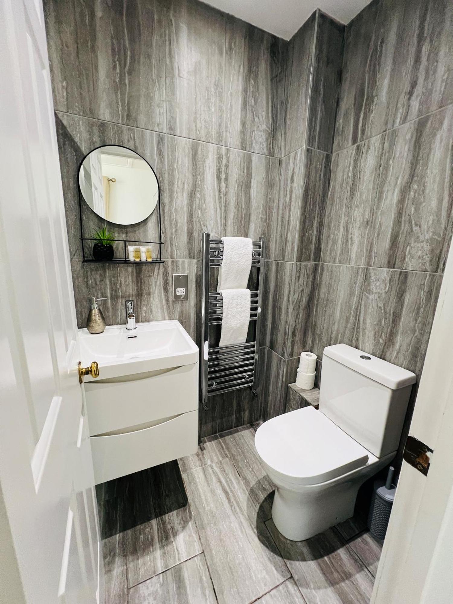 Studio Apartment Londra Esterno foto