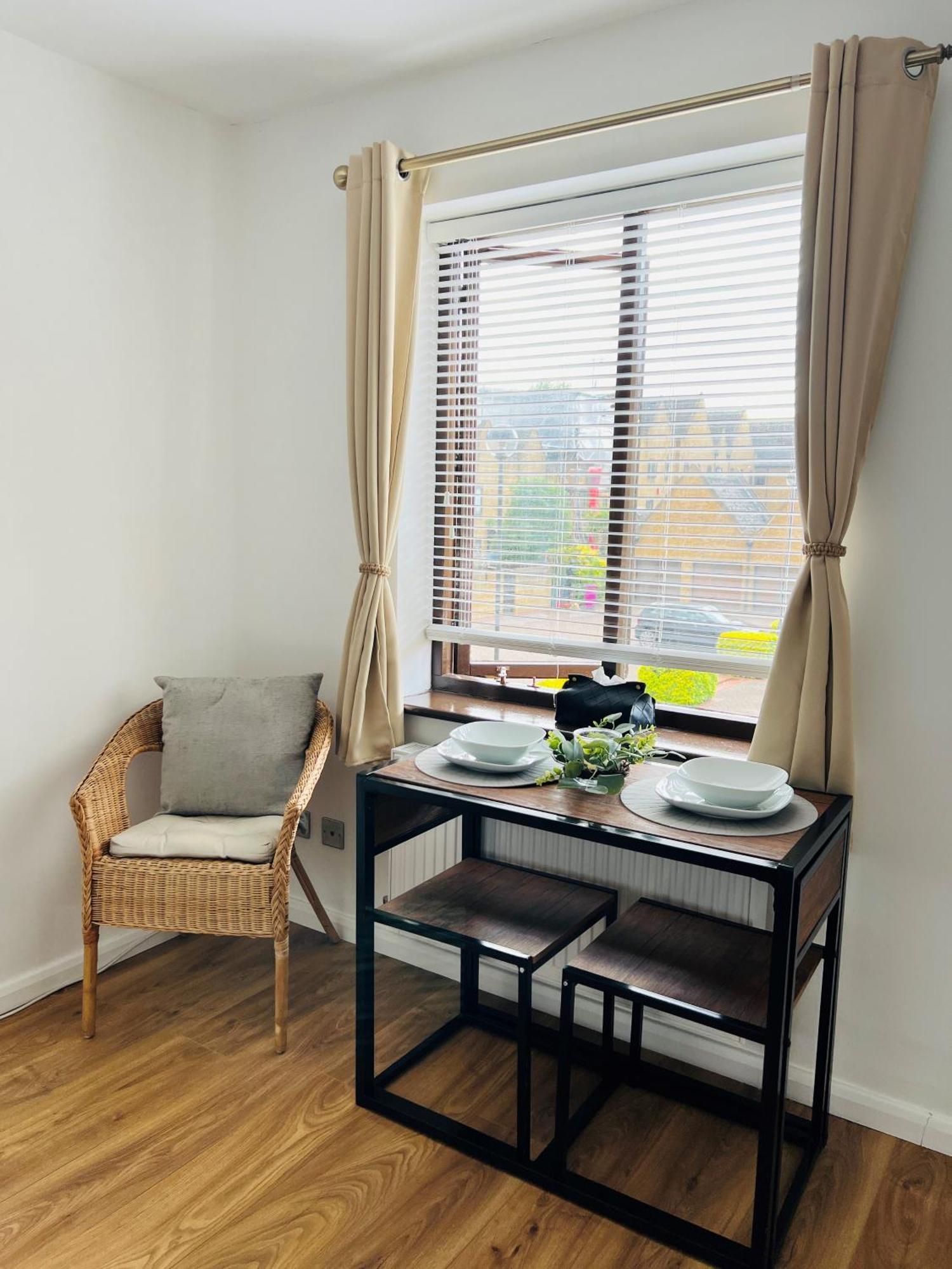 Studio Apartment Londra Esterno foto